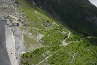 Stra�e zum Lac de Mauvoisin