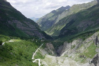 Ausblick ins Tal vom Lac de Mauvoisin