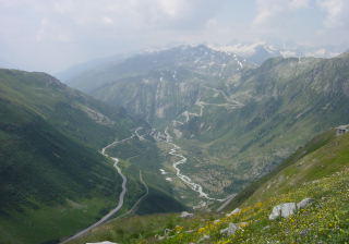 2 P�sse - 1 Bild --> rechts/mitte Grimselpass, links der Furkapass
