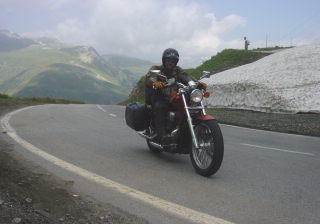 Andi auf dem Nufenenpass (das weisse ist Schnee!!!)