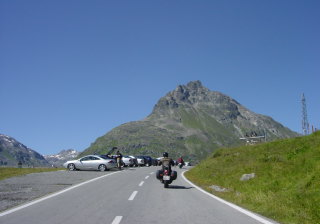 Andi und Sascha vor mir bei der Auffahrt auf die Silvretta Hochalpenstrasse