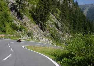 Sascha bei der Abfahrt auf der Silvretta Hochalpenstrasse